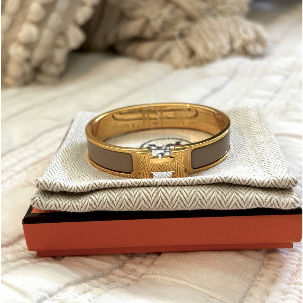 ✅ SOLD Hermes Clic H Bracelet, Marron Glacé - Size PM